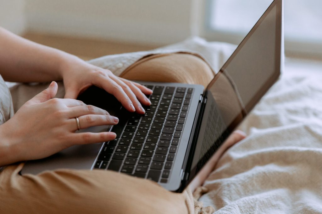 Navegar num laptop